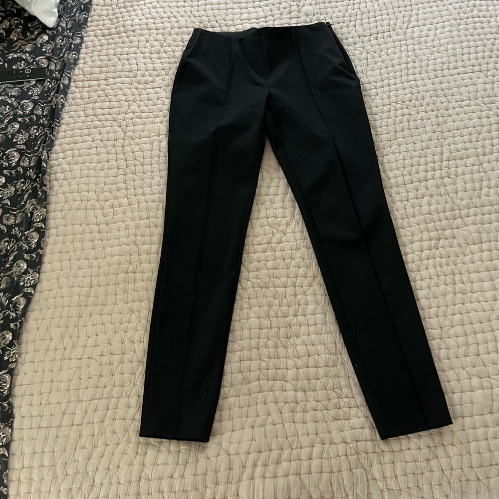Vince Camuto fitted dressy black leggings with crease